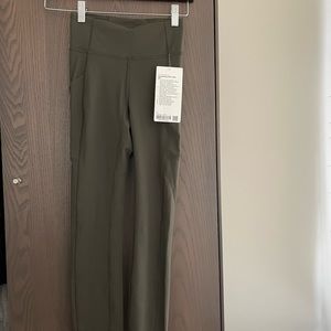 BRAND NEW WITH TAGS Lululemon Invigorate Leggings 28 inch Size 2 Dark Olive